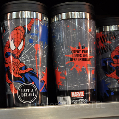 スパイダーマンのグレーカラー蓋付きタンブラー