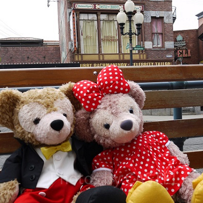 アメリカンウォーターフロントを楽しむ２人