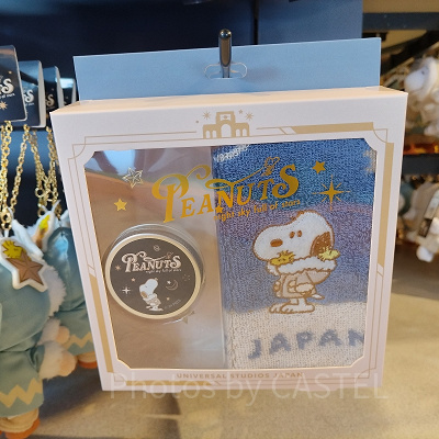 ユニバクリスマスグッズ2024：ハンドクリーム＆ミニタオルセット（冬服スヌーピー&チャーリー）