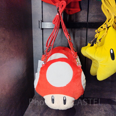 ユニバのマリオグッズ：パワーアップきのこのショルダーバッグ