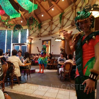 「ユニバーサル・ジャングル・ドリーム・パーティ」はキャストとゲストが近い／USJ