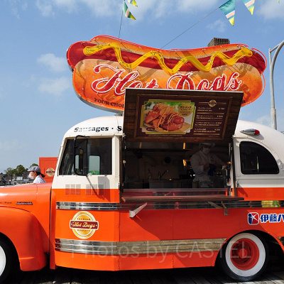 ユニバーサルマーケットのホットドッグカート