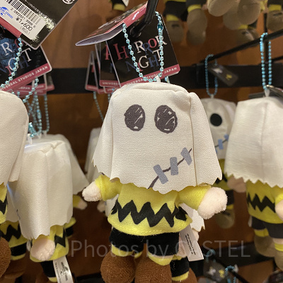ユニバハロウィン2022グッズ：チャーリー・ブラウンぬいぐるみキーチェーン