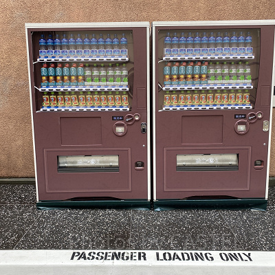 ユニバの自動販売機：イッツ・ソー！フラッフィ横