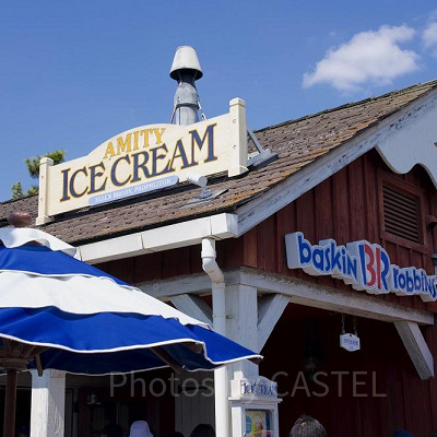 ユニバの自動販売機：アミティ・アイスクリームの向かい