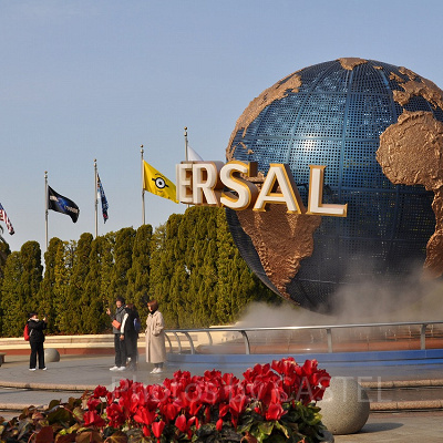 ユニバ/エントランスの「地球儀」（オープン前）