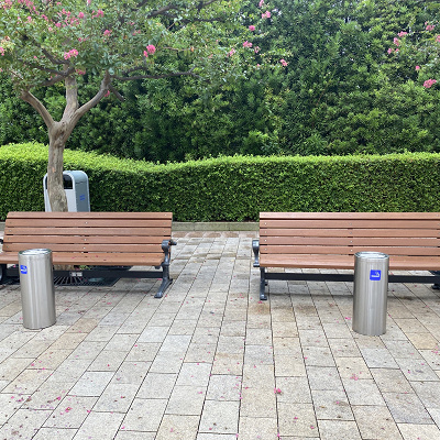 USJ喫煙所：駐車場近くの喫煙所の灰皿の数は2つ！