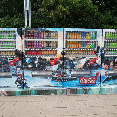 USJの自動販売機（ウォーターワールドラッピング）