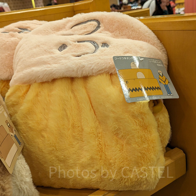 USJ冬グッズ/チャーリーブラウンのフード付きポンチョ