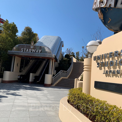 駐車場側への迂回ルートのエスカレーター