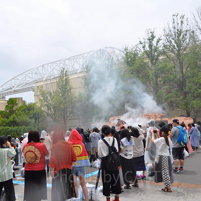 戦うルフィを応援するウソップとナミ／ワンピースウォーターバトル