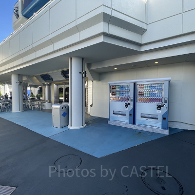 トゥモローランド（パン・ギャラクティック・ピザ・ポート横）の自動販売機