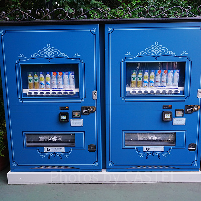 アドベンチャーランド（ル・マルシェ・ブルー横）の自動販売機