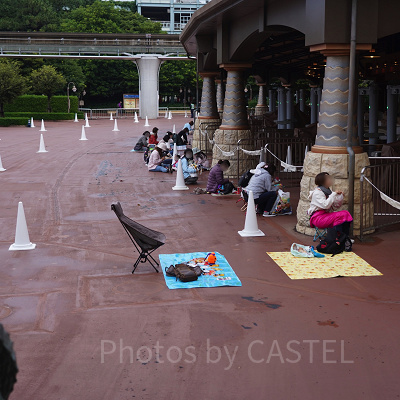 ディズニーシーの開園待ちの様子