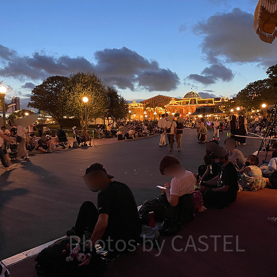 パレード待ちの様子（2022年7月19時30分ごろ）