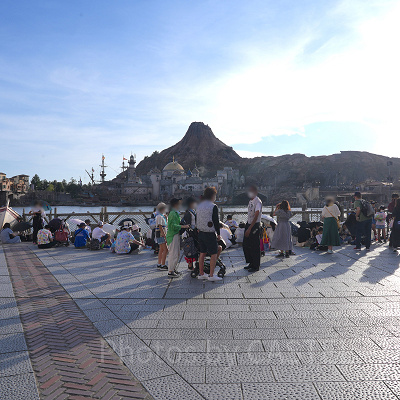 ショー待ちの様子 2022年8月1日17時5分ごろ ミッキー広場