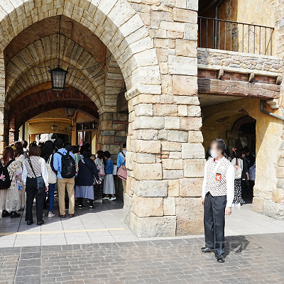 ディズニーシープラザのグリーティングの待機列の様子