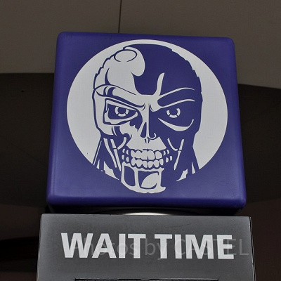 USJの「ターミネーター２：３D」入口の待ち時間表示