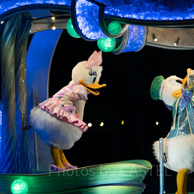 東京ディズニーランドでパレード鑑賞
