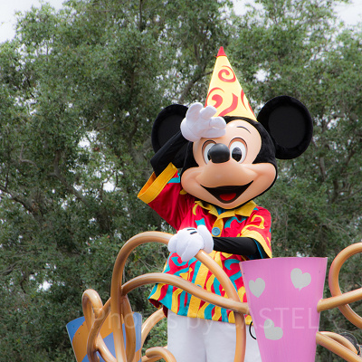 ミッキーマウスの身長や体重は？