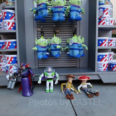 ピクサー・プレイスのショップの前に並べられていたのは…！？　店員さんの粋な計らい。