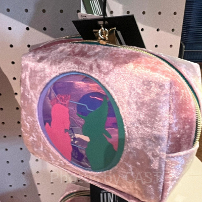 ウィキッドのピンク色のポーチ