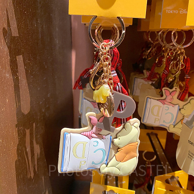 プーさんとピグレットのキーチェーン