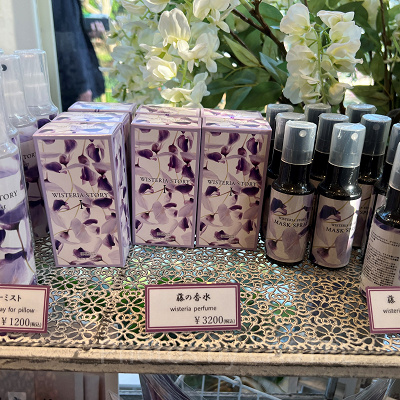 藤の香水（3,200円）＆藤の練り香水（900円）