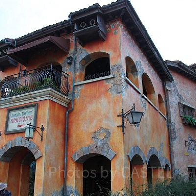 テラス席からショーが見えることも◎