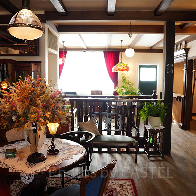 地球屋の中でバロンに出会えます