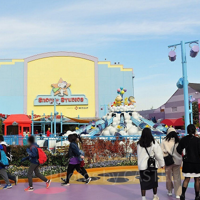 ユニバーサル・ワンダーランドに入るとすぐに見えてくる