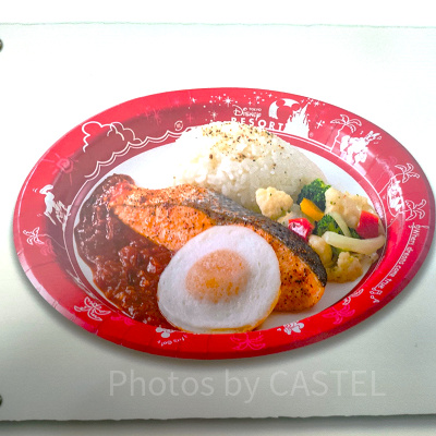 ユカタン・ベースキャンプ・グリル：スパイシーサーモンのオーブン焼き、エッグ、ライス添え