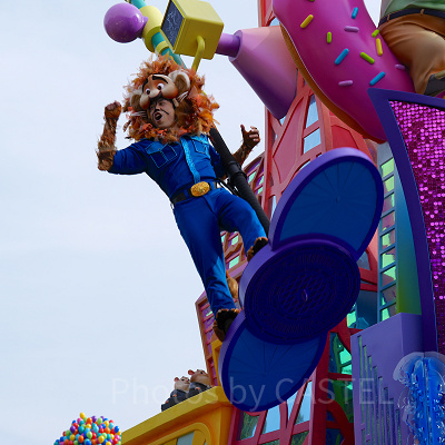 ズートピアのフロートとダンサー