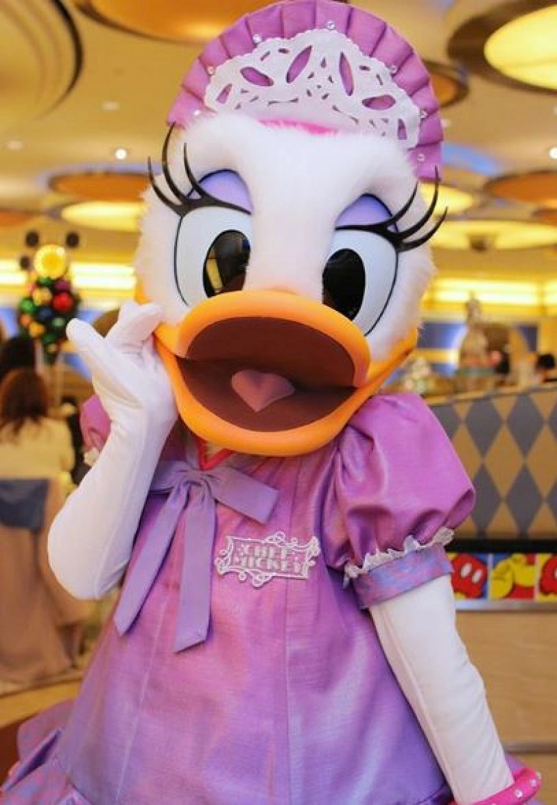 ドナルドの家族「ダックファミリー」デイジー、スクルージ、ダンベラを