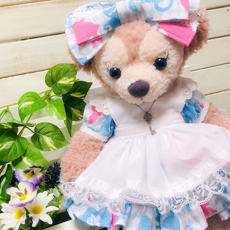 shelliemay-in-alice-costume-