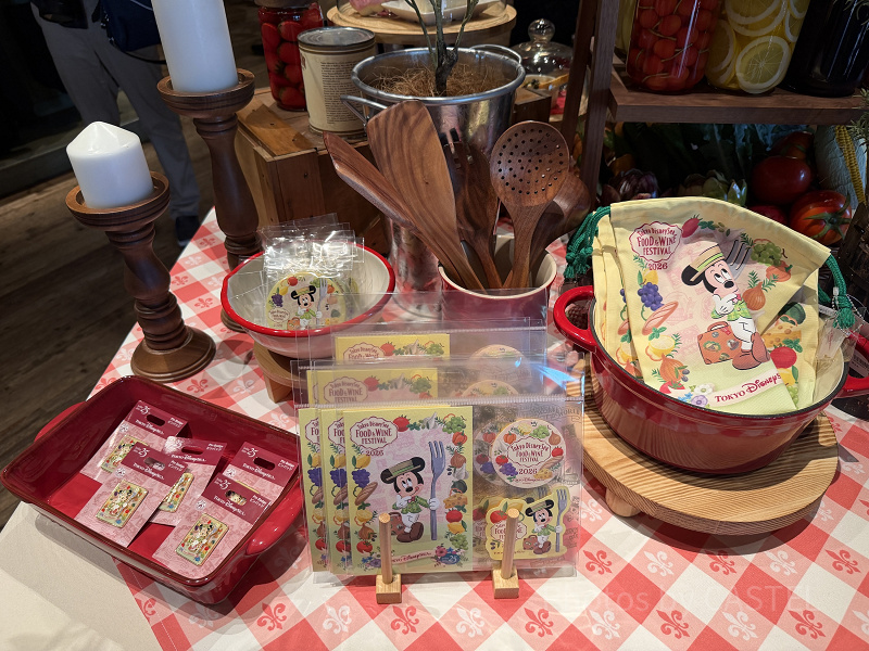 【4/8発売】ディズニーシーのフード＆ワインフェスティバルグッズ2026一覧！レミーグッズも登場！