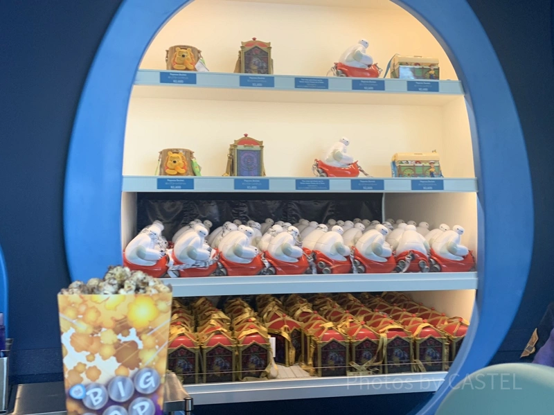 ベイマックスのハッピーライド　ポップコーンバケット ネックレス ぬいぐるみピン baymax-popcorn-bucket-j83420.webp