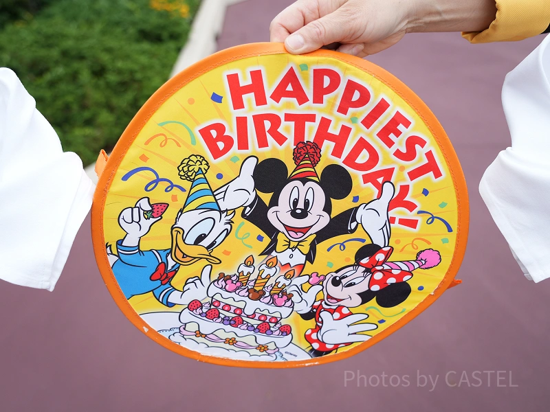 ディズニー誕生日シール】特典たくさん！バースデーシールのもらい方＆貼る場所は？