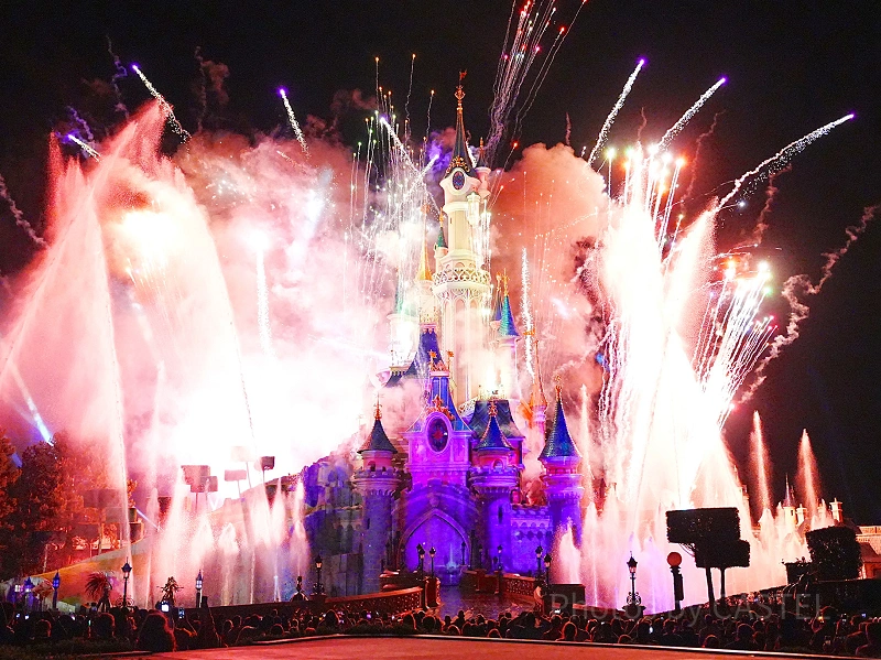 パリディズニーのお城は何の城？シンデレラ城じゃないピンクでキュート