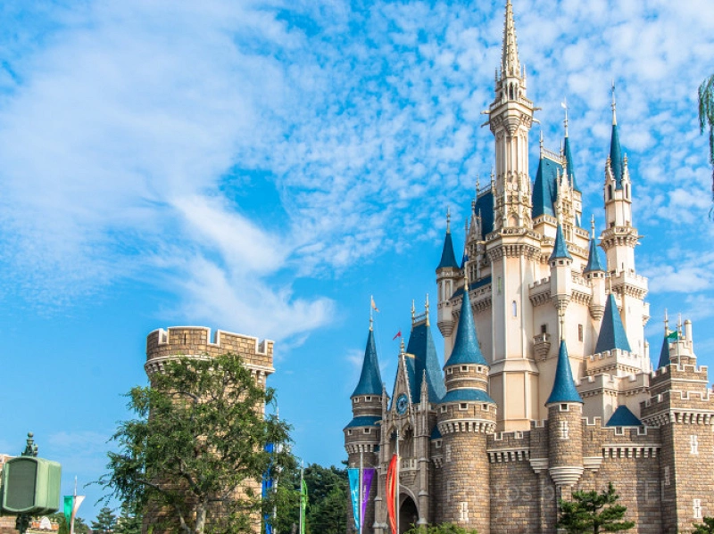 ラプンツェルのお城のモデルは？歴史や世界のディズニーパークの城下町