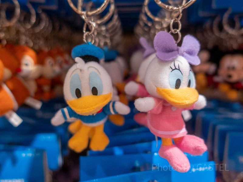 裕*様 未使用　ディズニー　デイジー　ストリート系　ぬいぐるみキーチェーン 裕*様 未使用 ディズニー デイジー ストリート系 ぬいぐるみキー