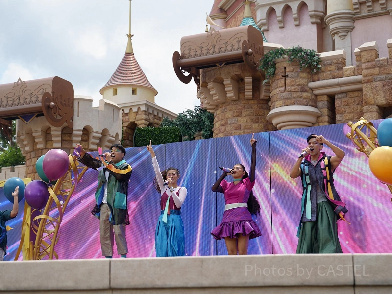 香港ディズニーランド20周年パレード　私ときどきレッサーパンダ　ピンとフィギュア 香港ディズニーランド20周年パレード 私ときどきレッサーパンダ