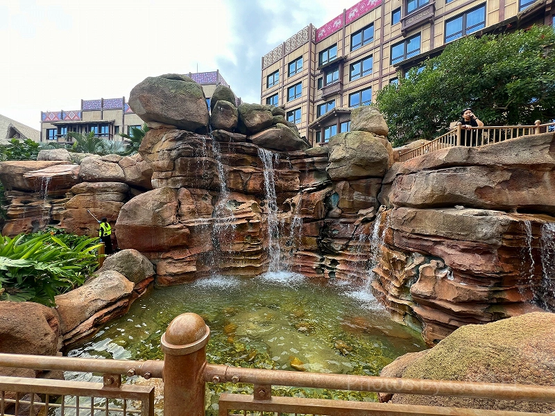 hong-kong-disney-explorers-