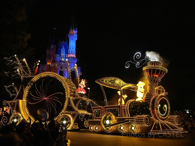 2025】クリスマス版エレクトリカルパレードを解説！通常版との違いは？