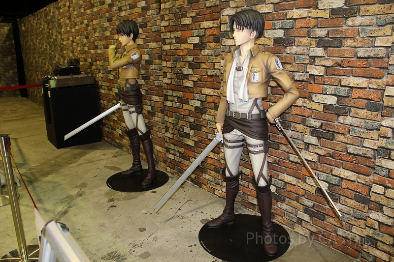life-size-figures-of-eren-and-