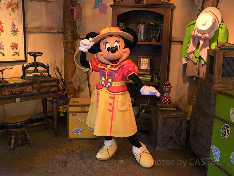 mickey-friends-greeting-trail-