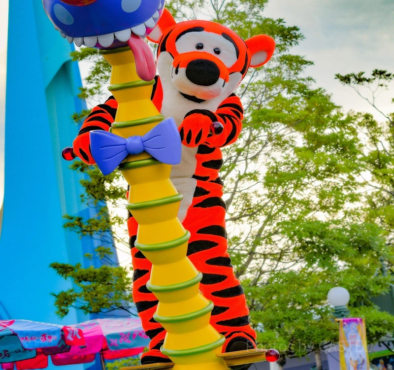 ポーチ】ディズニー プーさん ハニーハント ファンタジーランド TDL