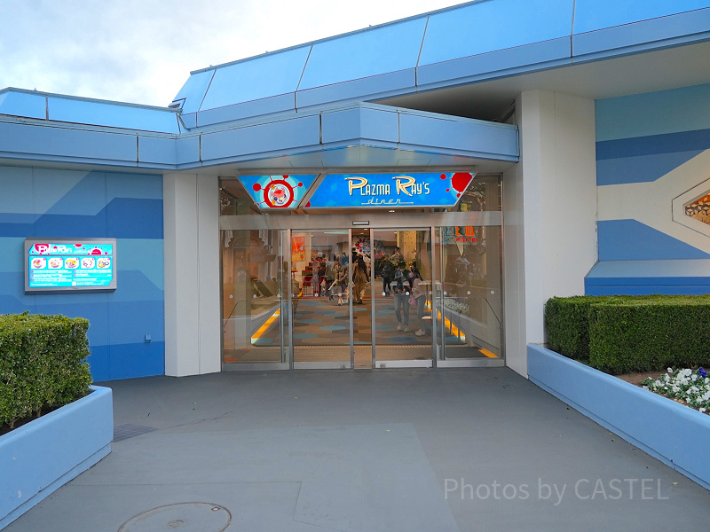 【TDL】トゥモローランドのレストラン一覧！ポップコーン専門店や宇宙製のピザ！ハンバーガーも！