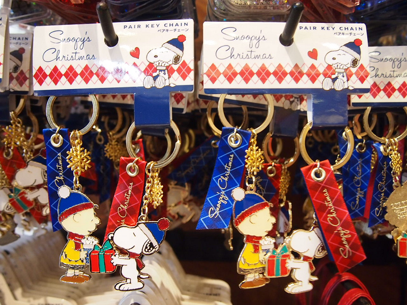 カップルのお土産にピッタリなペアキーチェーン キャステル Castel ディズニー情報 カップルのお土産にピッタリなペアキーチェーン キャステル Castel ディズニー情報