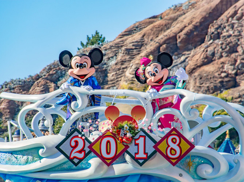 最新 ディズニーお正月イベント Tdsは主役のプルートとミッキーたちが新年のお祝い